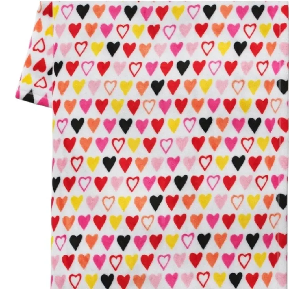 Room Essentials Super Soft Plush Valentines Heart Throw/Blanket | NEW!!‎